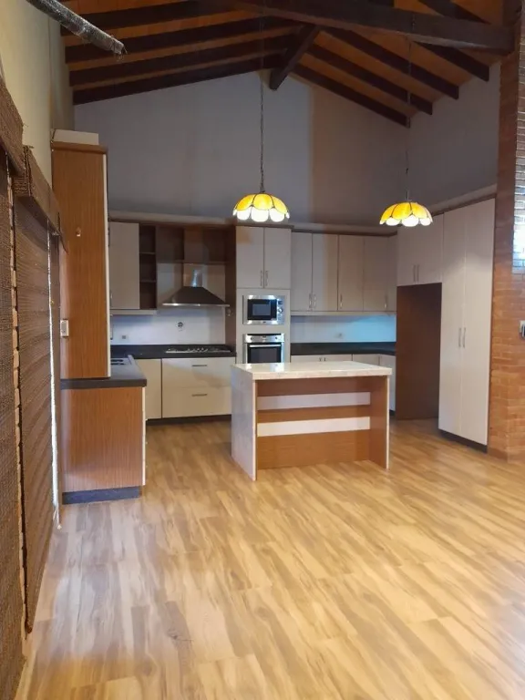 Vendo Casa 180m2 2 Dorm 1 Suite en Loma Merlo Luque - amplio terreno 720m2 — foto 2