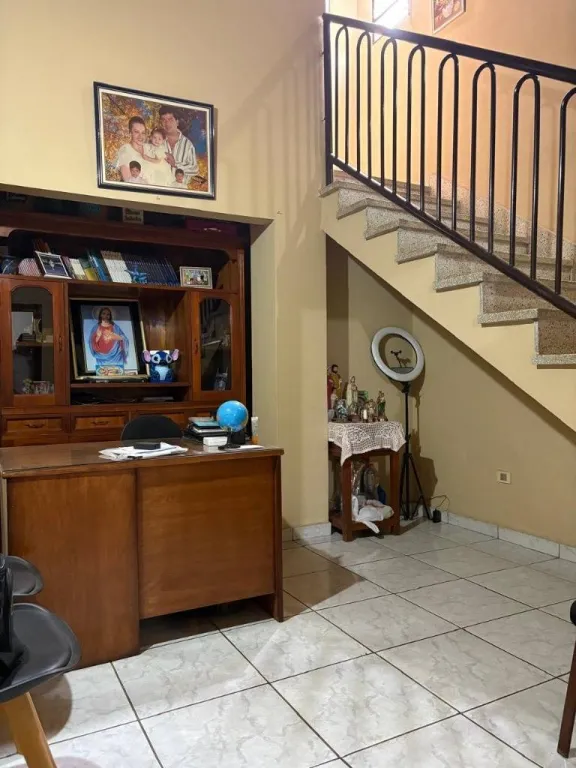 Vendo Casa 336m2 5 Dorm 1 Suite en Tercer Barrio Luque - Con Salon Comercial — foto 3