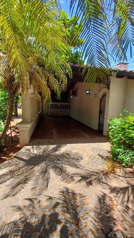 Vendo Casa 367m2 3 Dorm 1 Suite con Pileta en Jardin de Oro Luque - 780m2 Terreno — foto 3