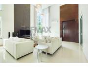 IMPONENTE CASA AMOBLADA ZONA YACHT
