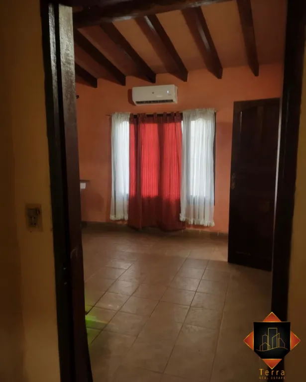 ¡CASA EN VENTA EN YPANÉ, THOMPSON! — foto 2