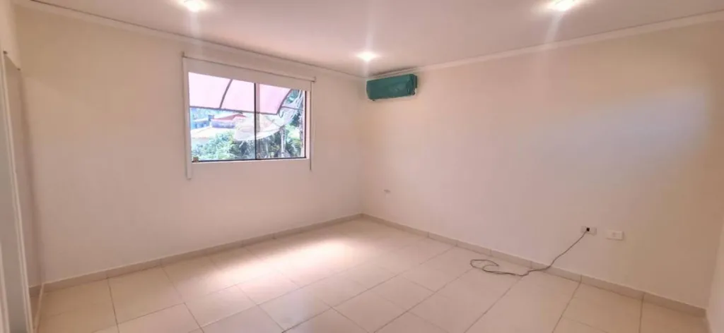 Vendo Casa 3 dorm 196m2 en Barrio Cerrado Balcones de Confederacion Luque - Piscina — foto 3