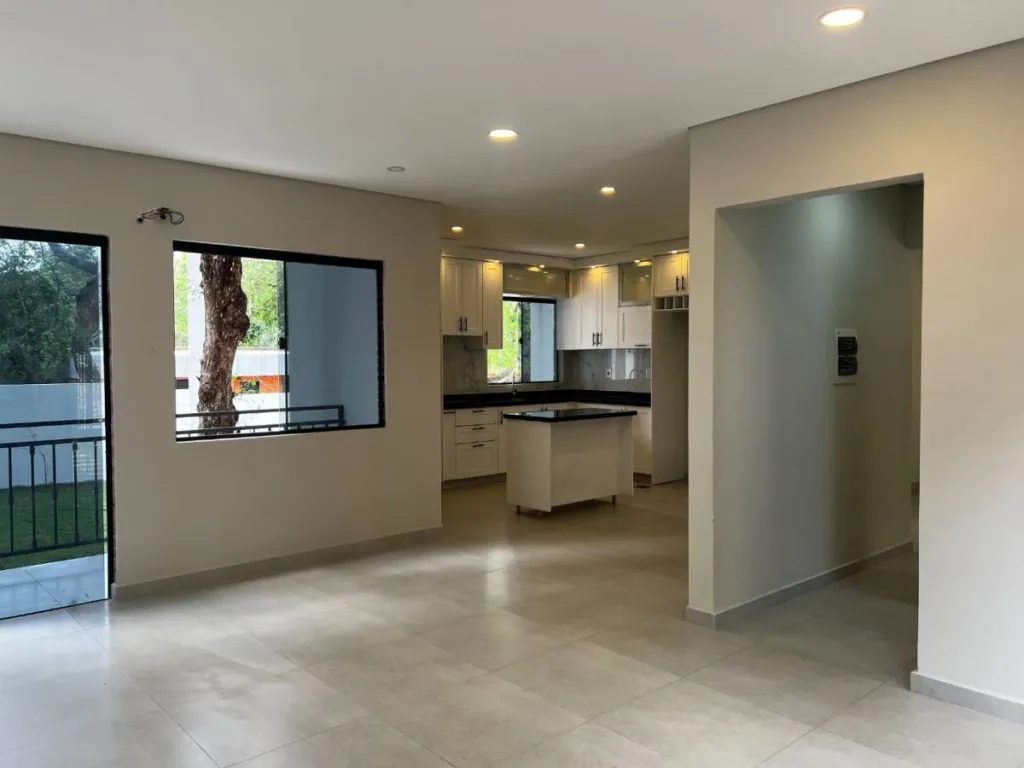Vendo Amplia Casa Barrio Paraiso Maramelbure 3 dorm suite 177m2 Luque — foto 3
