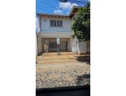 Vendo Casa 3 dorm piscina quincho a refaccionar en Barrio Los Laureles Asuncion