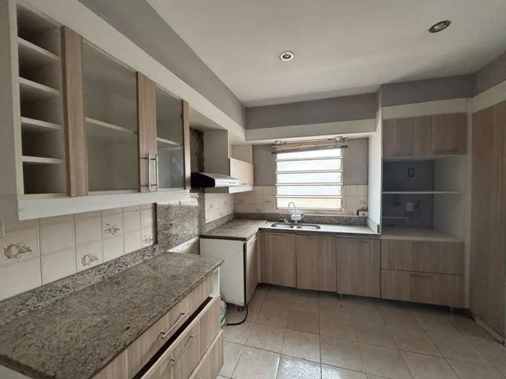 Vendo Casa 3 dorm piscina quincho a refaccionar en Barrio Los Laureles Asuncion — foto 3