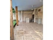 Vendo Terreno 420m2 zona AR2A con construccion en Barrio Mbocayaty Asuncion