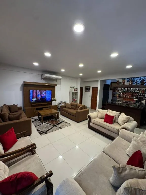 Vendo Residencia premium 3 suites jacuzzi doble acceso sobre Av Madame Lynch Asuncion — photo 2