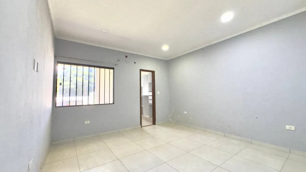 Vendo Casa 2 dorm terreno 350m2 ampliable en zona Hipodromo Asuncion — foto 3