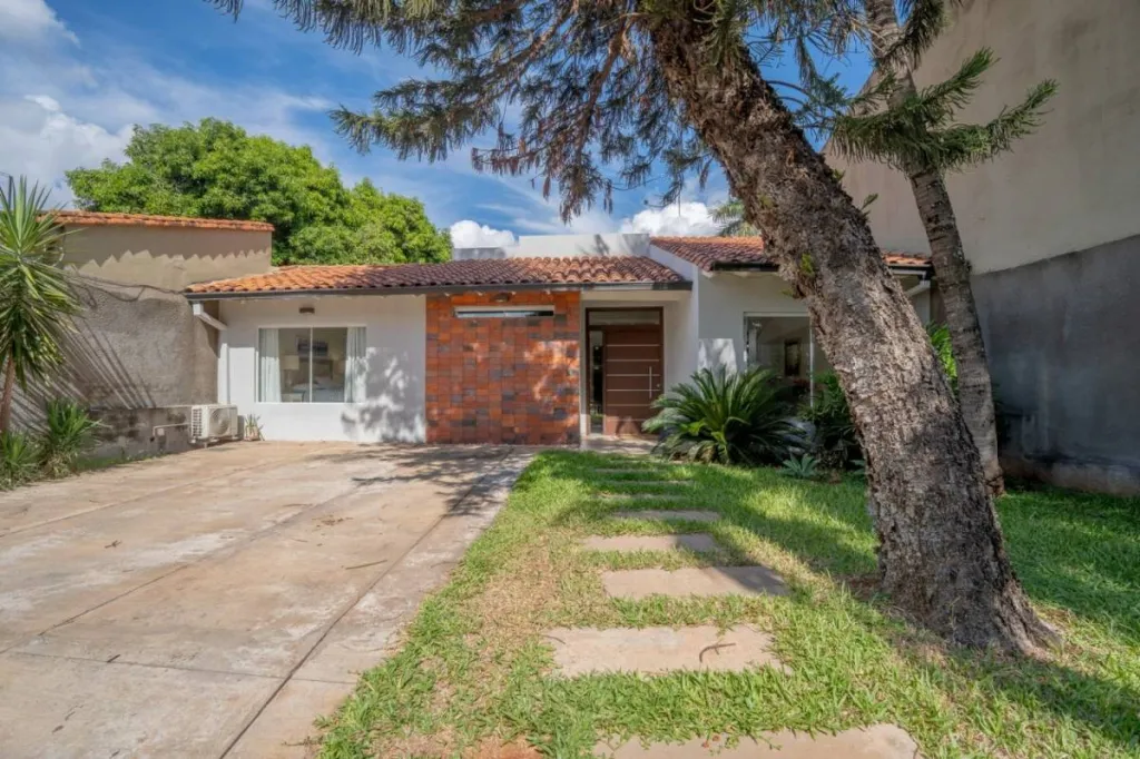 Vendo Casa amplia 3 dorm 2 suites quincho climatizado 220m2 en Vista Alegre Asuncion — foto 3