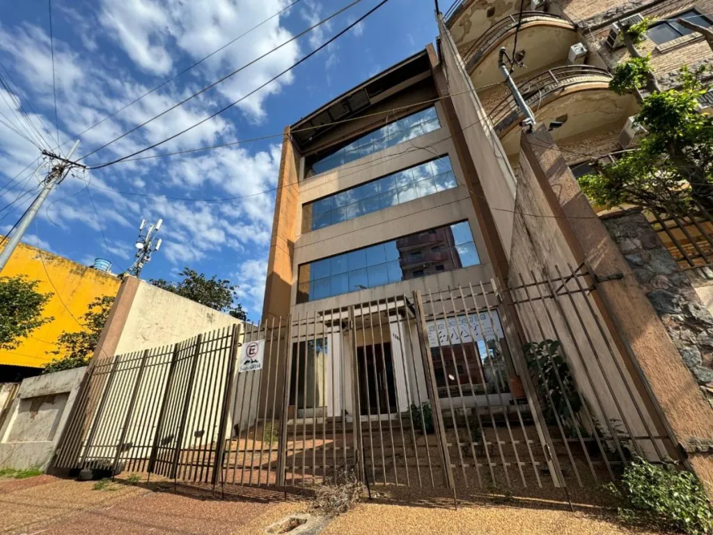 Vendo Edificio comercial 4 pisos con ascensor 1400m2 zona Mercado 4 San Roque — foto 2