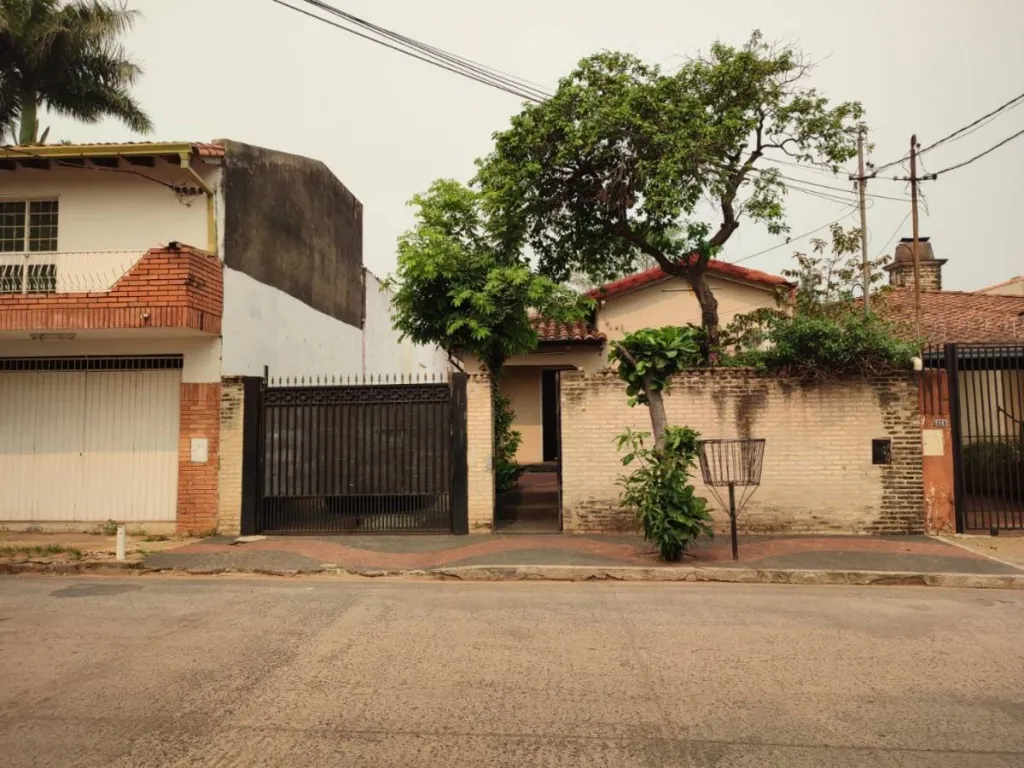 Vendo Casa 2 dorm garage 3 autos 500m2 en Barrio San Vicente Asuncion — foto 2