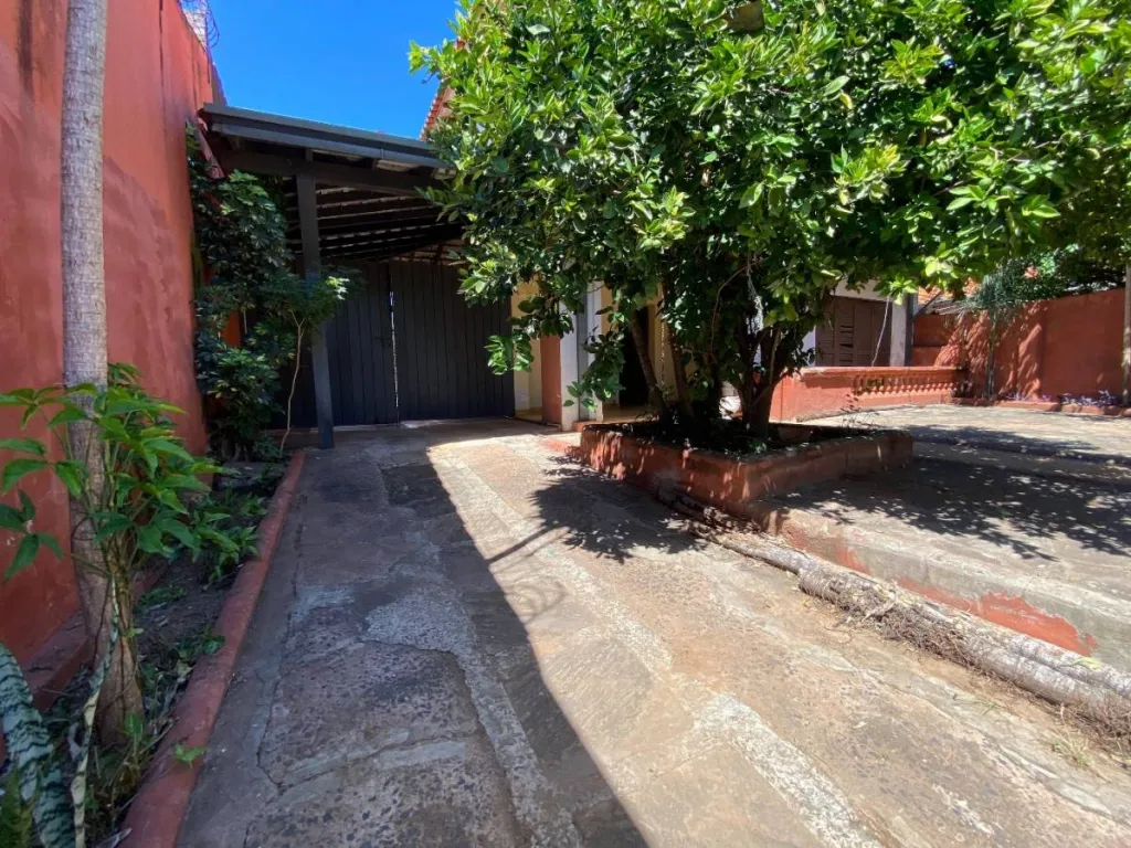 Vendo Terreno 516m2 con casa a demoler o refaccionar en La Encarnacion Asuncion — foto 3