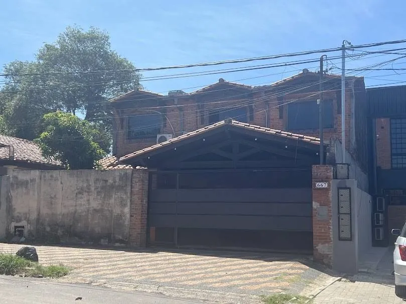 Vendo Casa 3 dorm suite parrilla 180m2 en Barrio Trinidad Asuncion — foto 3