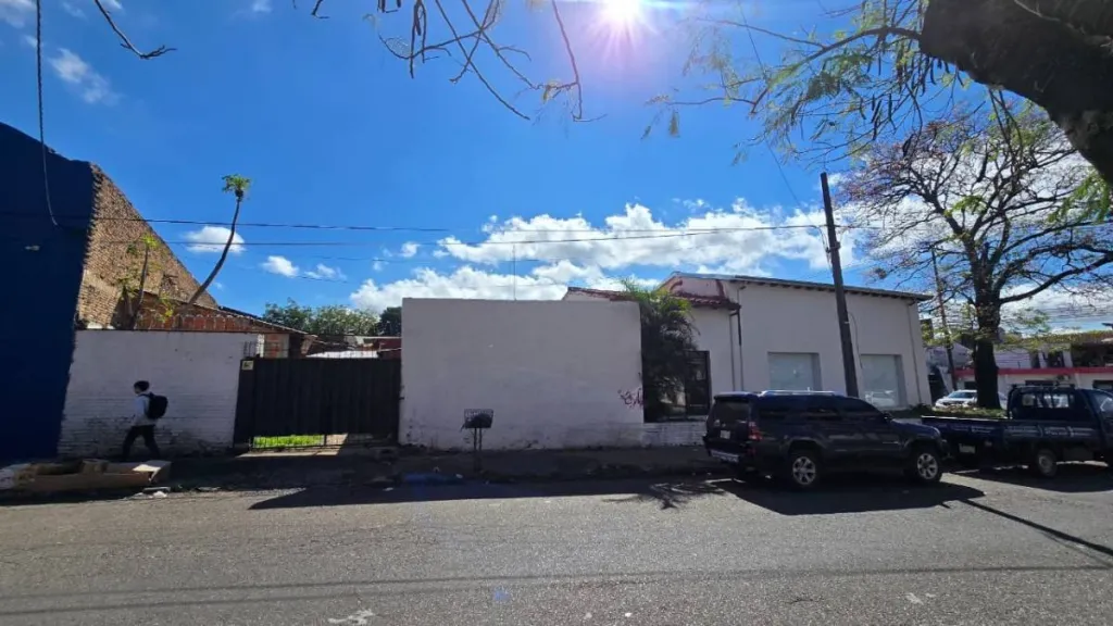 Vendo Salones Comerciales en esquina 580m2 sobre Av Gral Santos Ciudad Nueva Asuncion — foto 3
