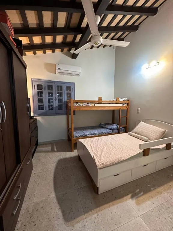 Vendo Casa 3 dorm 1 suite 178m2 totalmente remodelada en Gral Diaz zona centrica Asuncion — foto 2