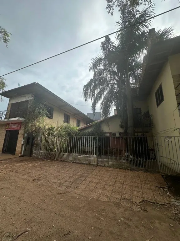 Vendo Terreno 700m2 salida calle a calle sobre Av Madame Lynch frente Parque Guasu Asuncio — foto 3
