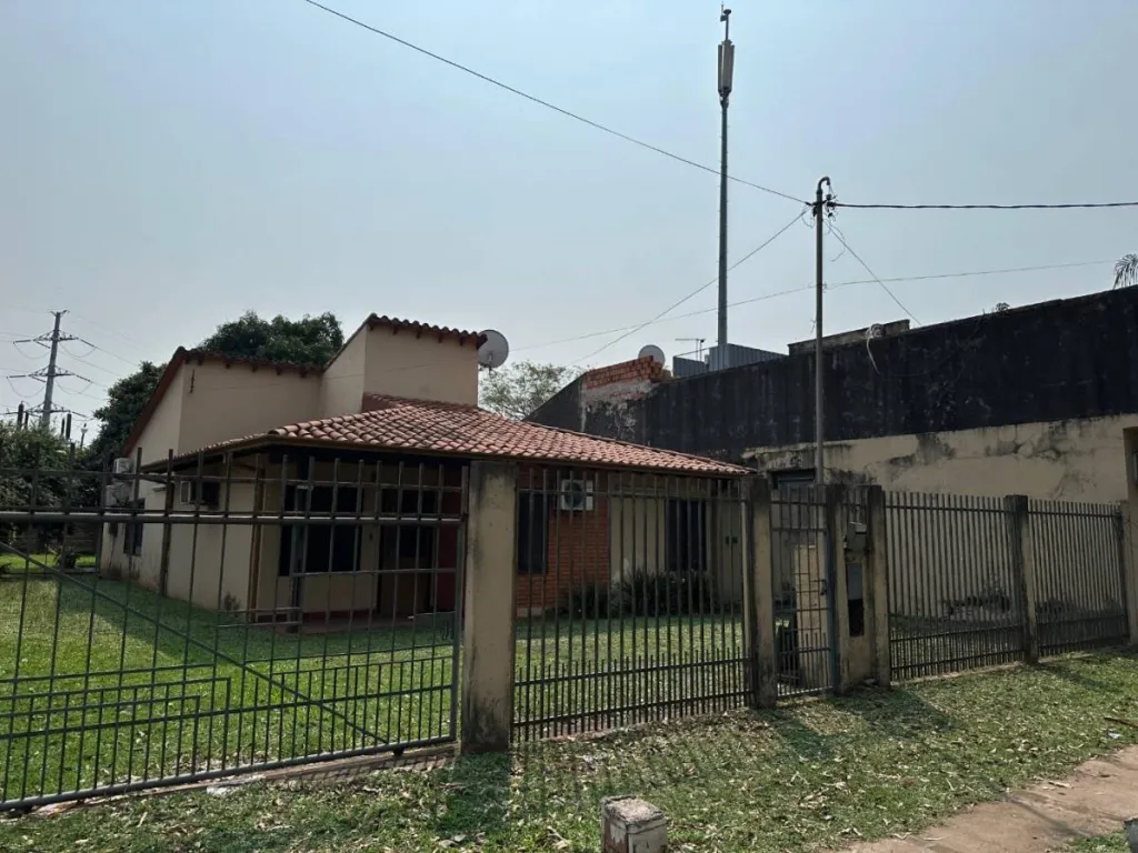 Vendo Terreno 706m2 salida calle a calle sobre Av Madame Lynch frente Parque Guasu Asuncio — foto 2
