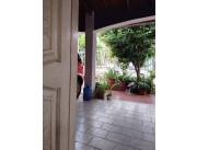 VENDO ‼️ HERMOSA PROPIEDAD EN ÑEMBY BARRIO CERRITO 1 SOBRE ASFALTO.