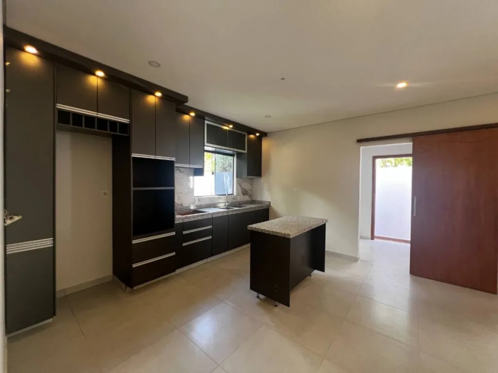 VENDO CASA EN CONDOMINIO EN LUQUE — foto 3