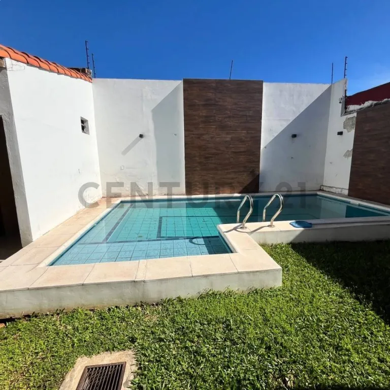 AMPLIA RESIDENCIA EN VENTA EN LAMBARE — foto 2