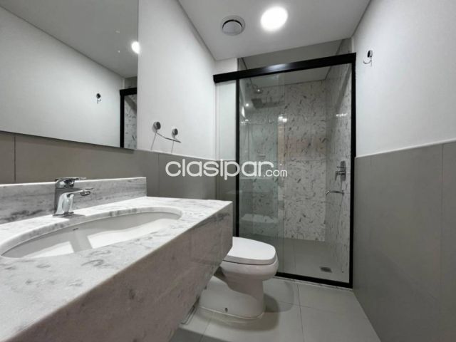 VENDO RESIDENCIA DE CINCO DORMITORIOS SOBRE AV. CARLOS A. LÓPEZ EN SAJONIA, ASUNCIÓN — foto 2