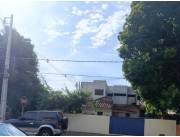 VENDO CASA EN ESQUINA - FDO DE LA MORA ZONA SUR