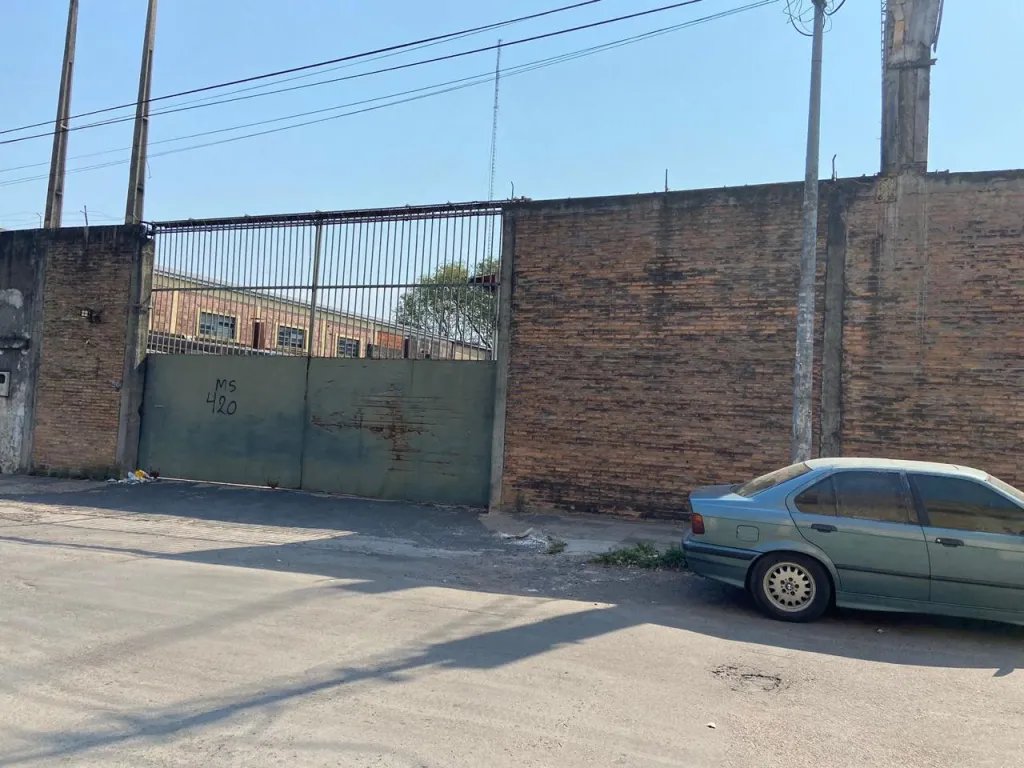 Alquilo propiedad de 4.368,5 mts² salida a 2 calles a pasos de Avda. Artigas — foto 2