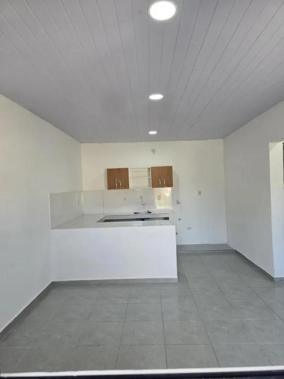 ALQUILER DE CASA EN KM 175 CAPIATÁ — foto 3
