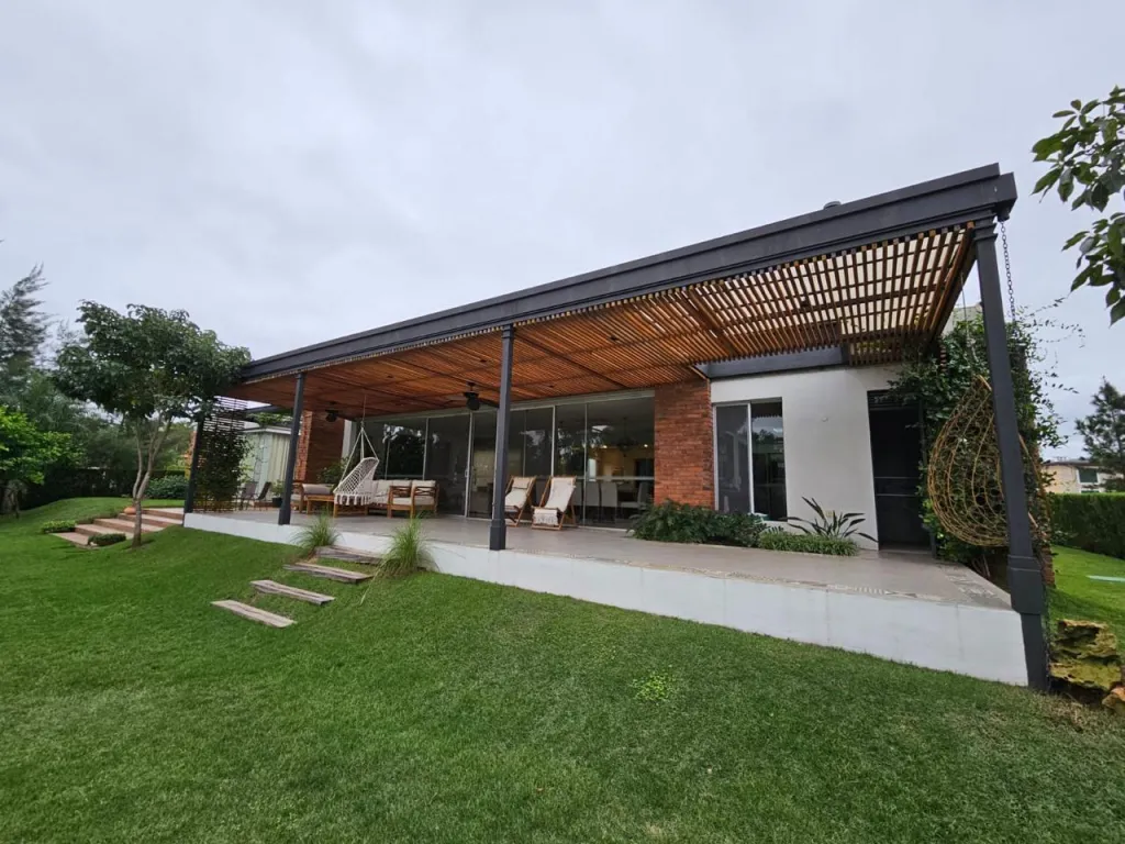 VENDO EXCLUSIVA RESIDENCIA EN CONDOMINIO SURUBII - MARIANO ROQUE ALONSO — foto 3