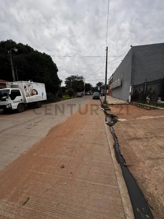 Vendo terreno en San Lorenzo con casa a refaccionar o demoler — foto 3