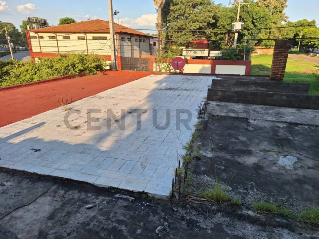OPORTUNIDAD!!! VENDO CASATERRENO CON CONSTRUCCION EN EL CENTRO DE SAN LORENZO — foto 3