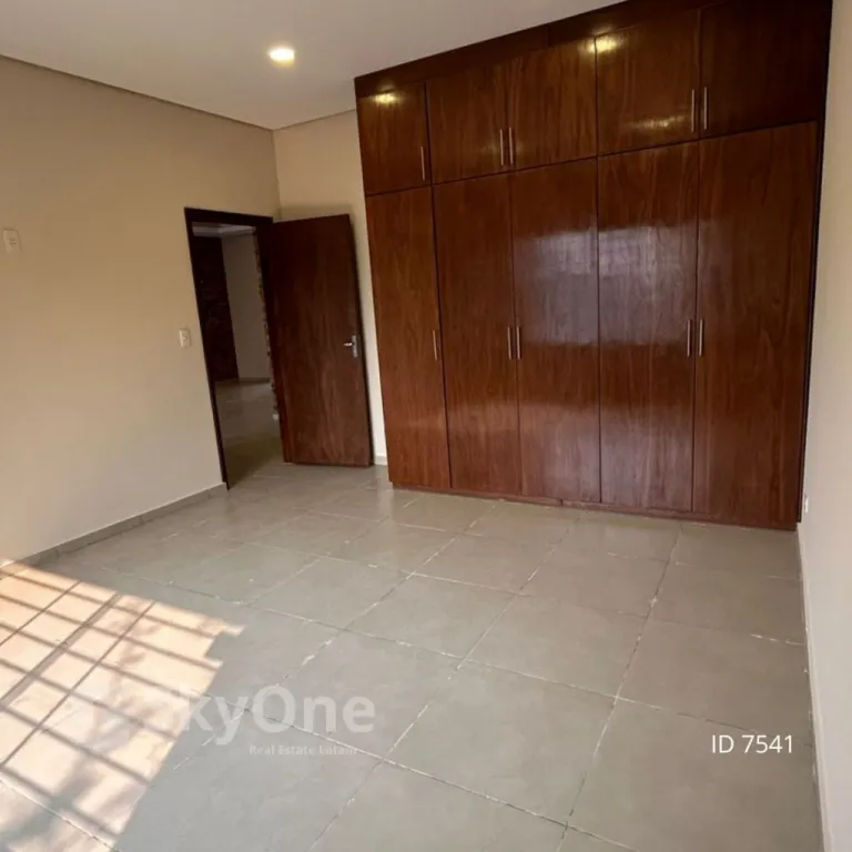 Vendo Casa a Estrenar en San Bernardino | Piscina | 4 Dormitorios | USD 200.000 — foto 2