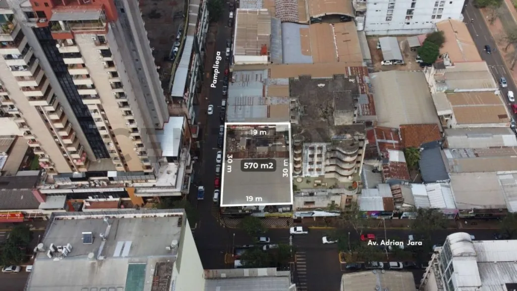Vendo terreno con construcción en esquina en Ciudad del Este — foto 3