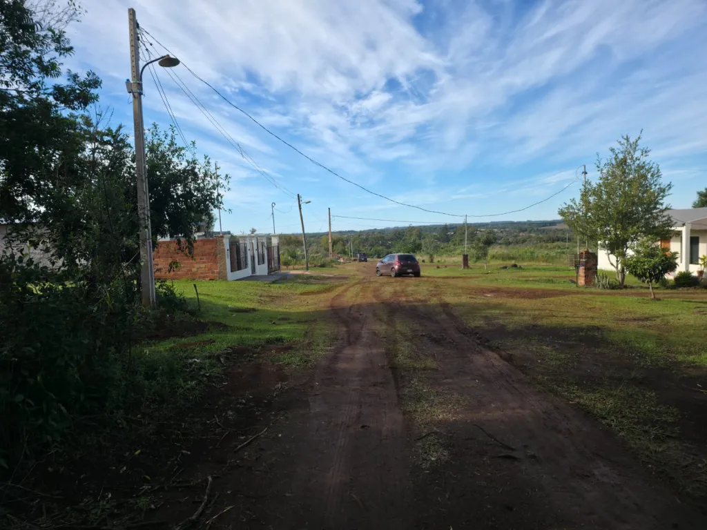 VENDO LOTE DE 800 M2 EN EL BARRIO ARROYO PORÃ DE CAMBYRETA — foto 3
