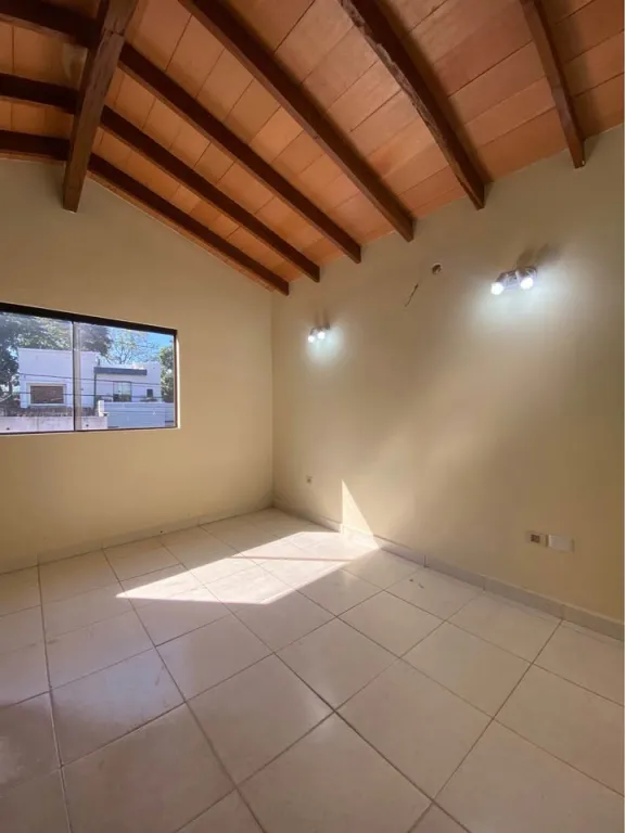 Alquilo AMPLIO Duplex de 3 Dormitorios en zona Supermas de Ñemby barrio Pai Ñu sobre asfal — photo 3