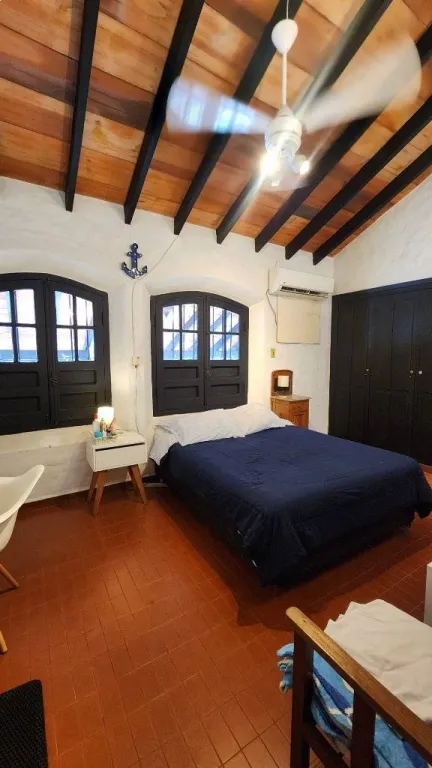 VENDO RESIDENCIA ESTILO COLONIAL DE TRES DORMITORIOS EN SAN ROQUE, ASUNCIÓN — foto 2