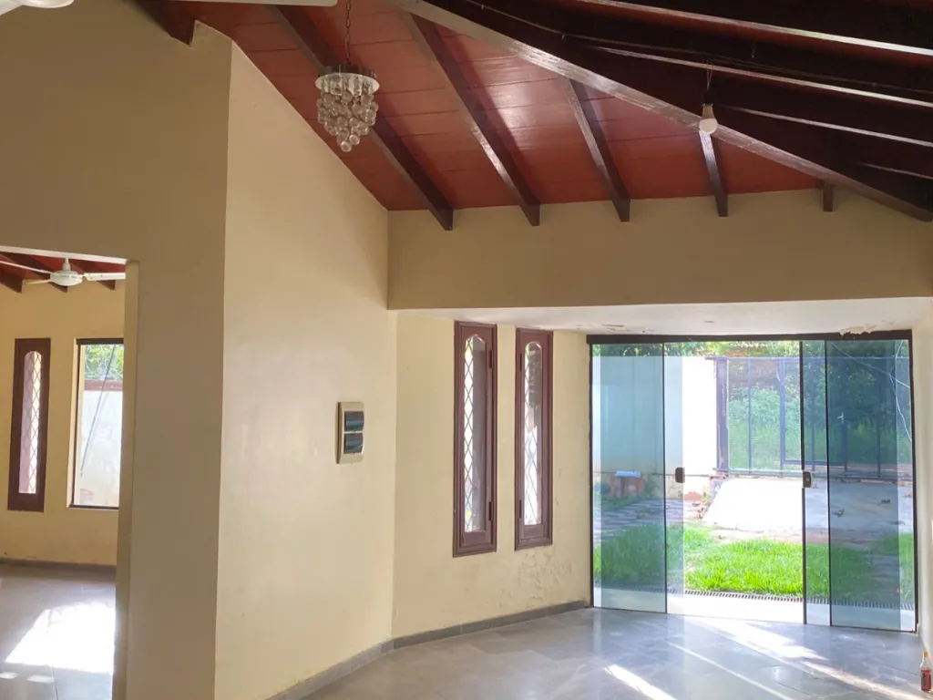Vendo Casa en Luque - 650 m² de Terreno — foto 2