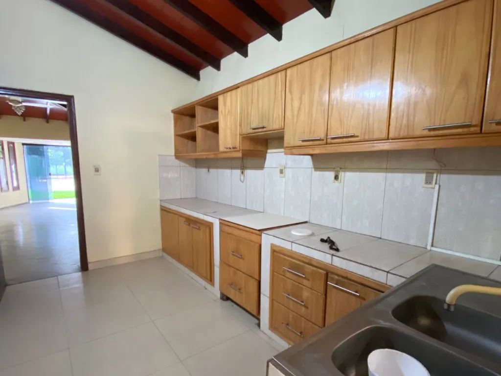 Vendo Casa en Luque - 650 m² de Terreno — foto 3