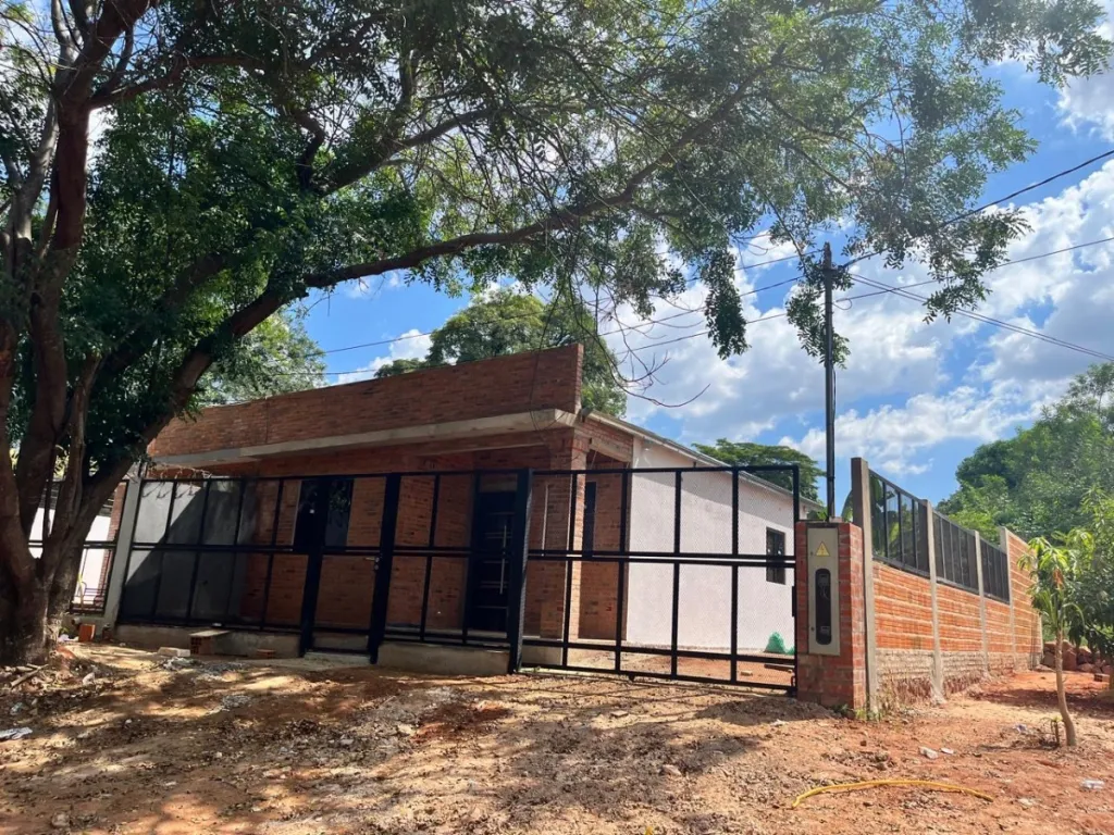 VENDO CASA A ESTRENAR EN ÑEMBY, 2 DORMITORIOS — foto 2
