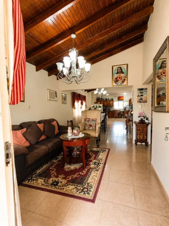 Vendo Casa en Limpio | 1.440 m² | 4 Terrenos | Zona Céntrica — foto 2
