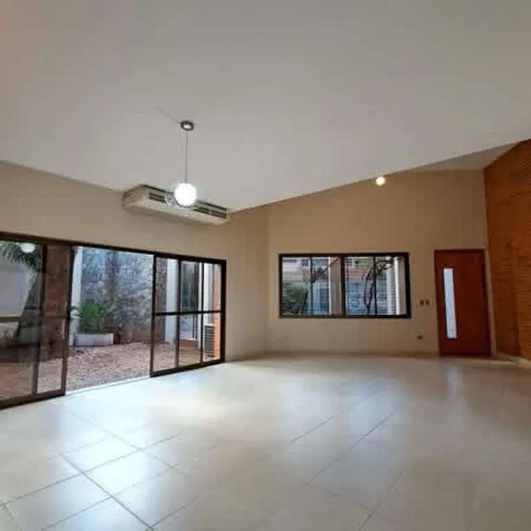 Bº VILLA AURELIA, PROX. COL. DEL SOL: IMPECABLE RESIDENCIA, 3 SUITES, ESCRITORIO, GALERÍA. — foto 3