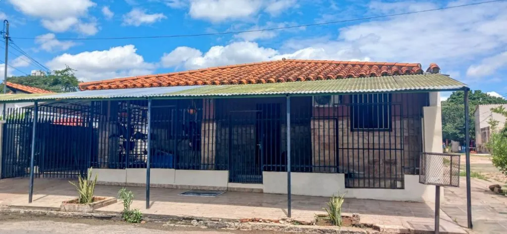VENDO CASA EN LOMA PYTA, ASUNCION — foto 3
