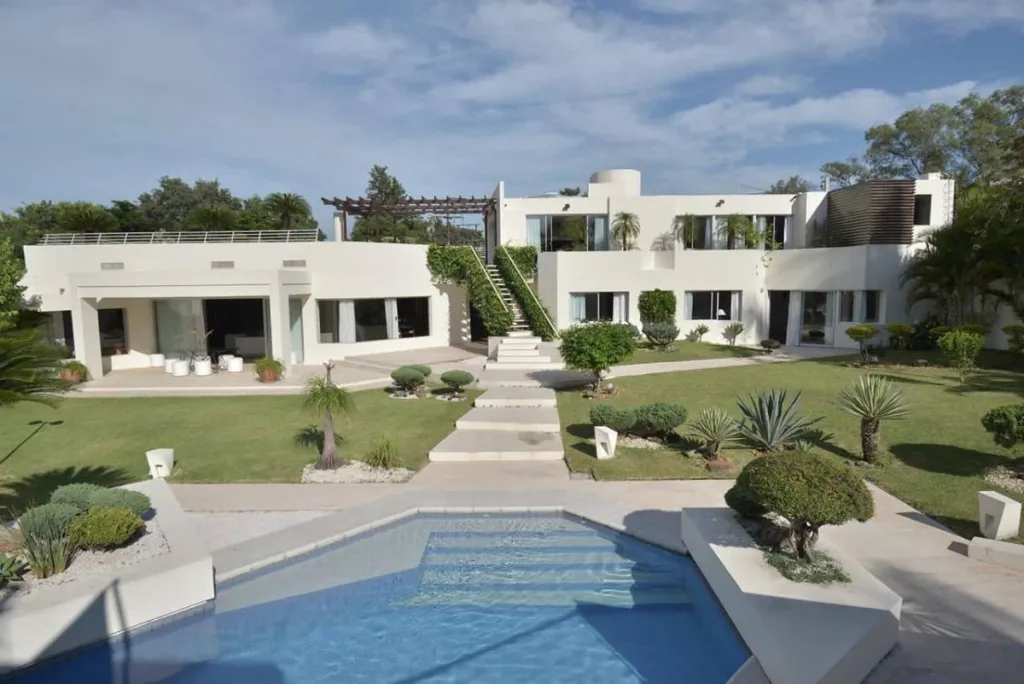 VENDO CASA EN ASUNCION EN MBURUCUYA - RESIDENCIA DE LUJO — foto 3