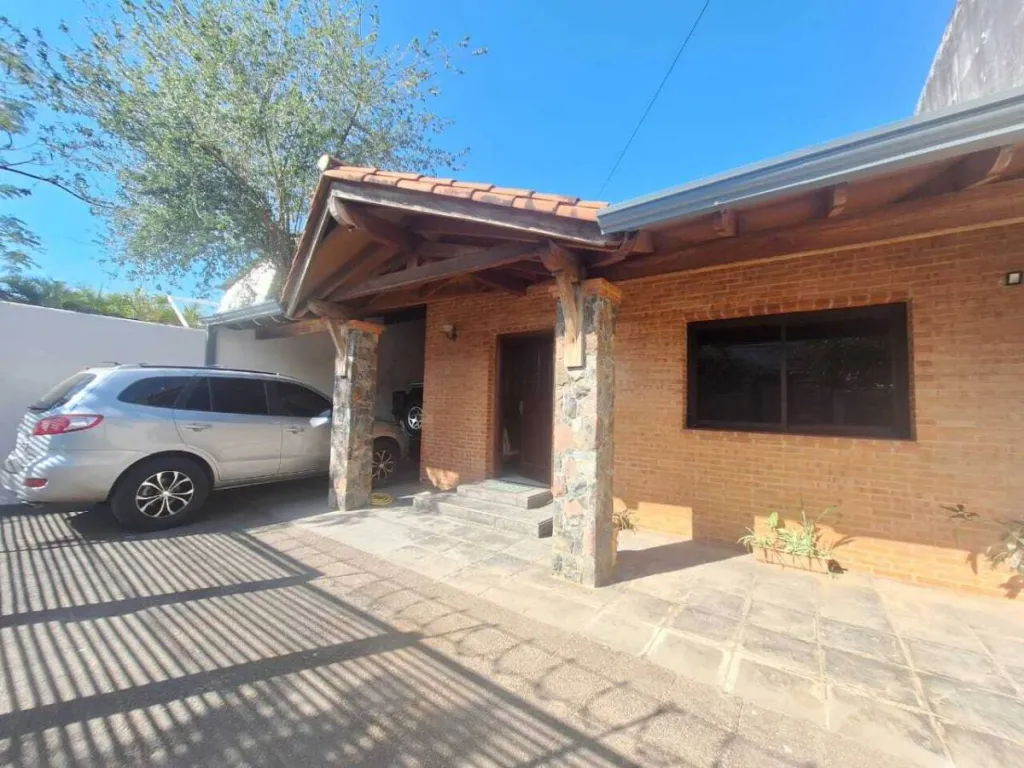 VENDO CASA EN ASUNCION EN RECOLETA - ZONA HIPODROMO — foto 3