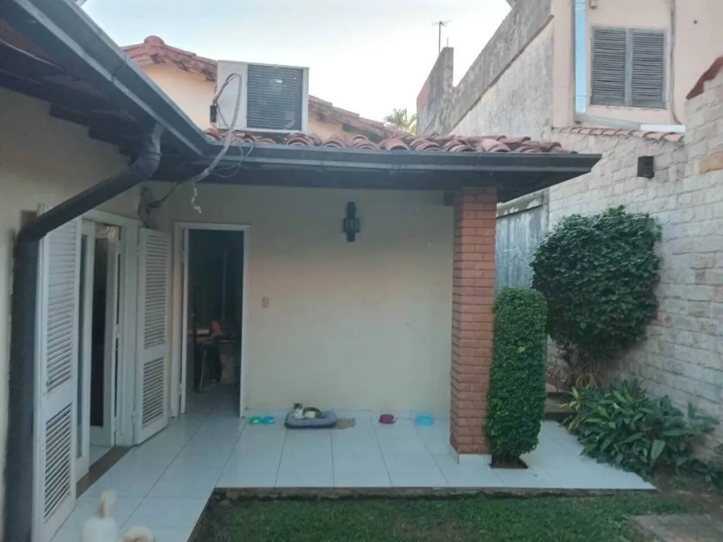 VENDO CASA EN ASUNCION EN MCAL LOPEZ - PLAZA HERMINIO GIMENEZ — foto 2