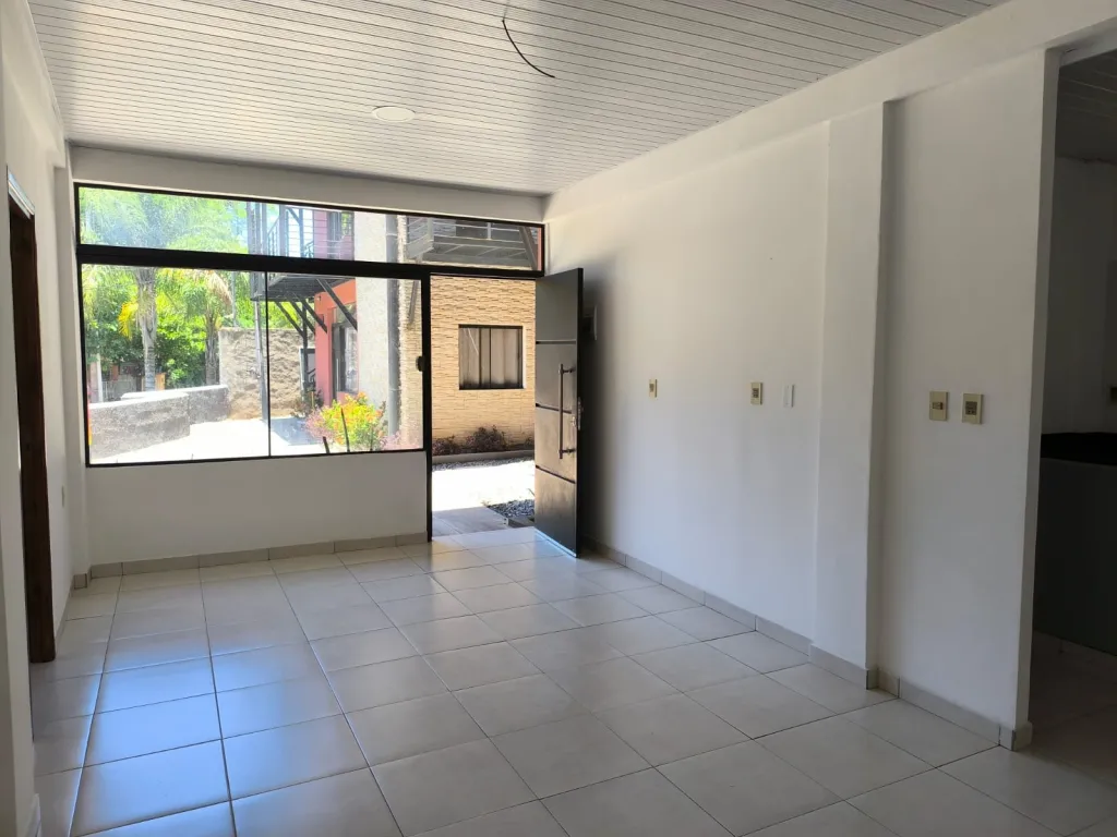 Alq. dpto 2 dorms en condominio Luque, zona Rakiura — foto 3