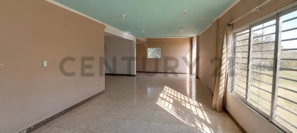 Vendo vivienda tipo chalet en zona en constante desarrollo - Encarnacion — foto 2