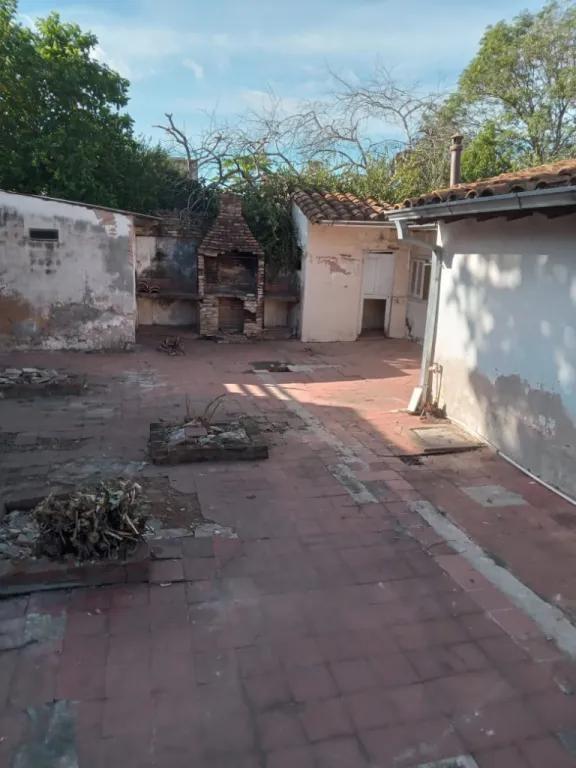 EN VENTA Terreno con construcción a demoler en Sajonia. Zona Palacio de Justicia — foto 3