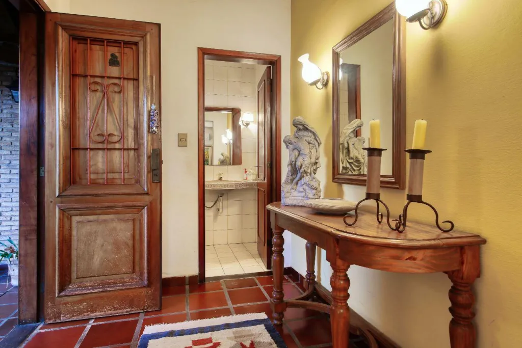 EN VENTA CASA EN BARRIO YCUÁ SATÍ - ASUNCIÓN — foto 2