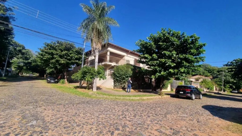 Vendo residencia premium en Barrio Kennedy-Lambare — foto 2
